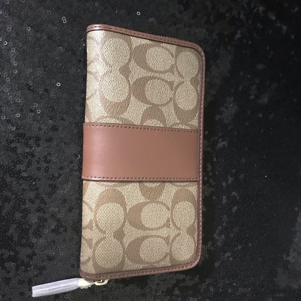 Coach: Accordion ZIP Wallet - Picture 2 of 5